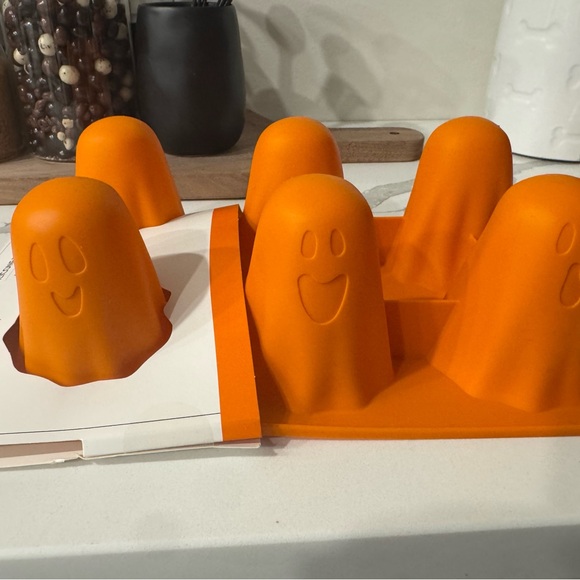 Orange Ghost Silicone Mold - Picture 2 of 5